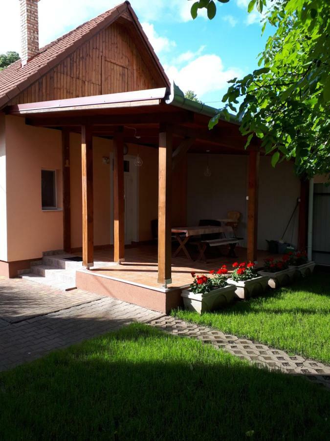 Evelyn Apartman Hajdúszoboszló Екстериор снимка